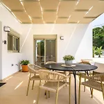 Вилла Phillyrea Luxury *