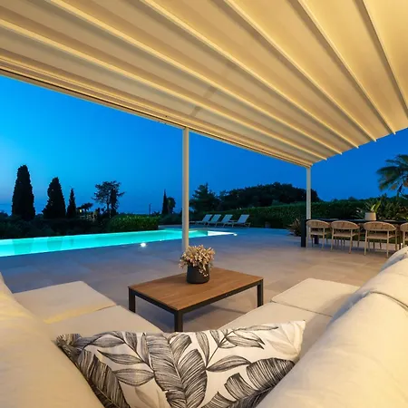 Phillyrea Luxury Villa *