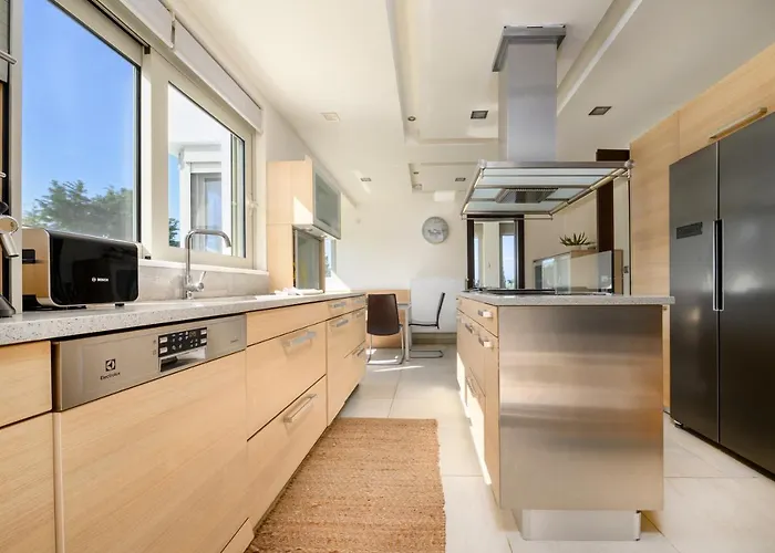 Вилла Phillyrea Luxury *