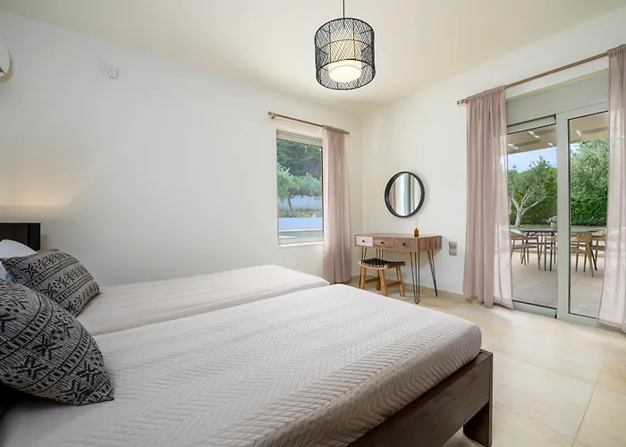 Вилла Phillyrea Luxury