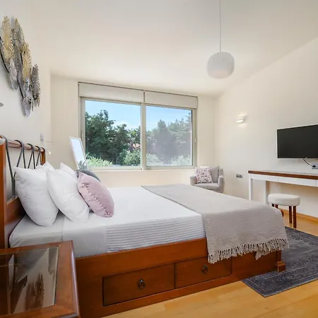 Phillyrea Luxury コス・タウン