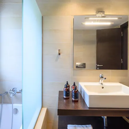 Phillyrea Luxury コス・タウン